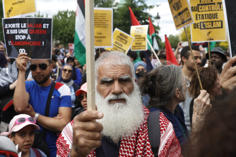 Red hands and pig heads: Russia’s plan to destabilize France goes on trial