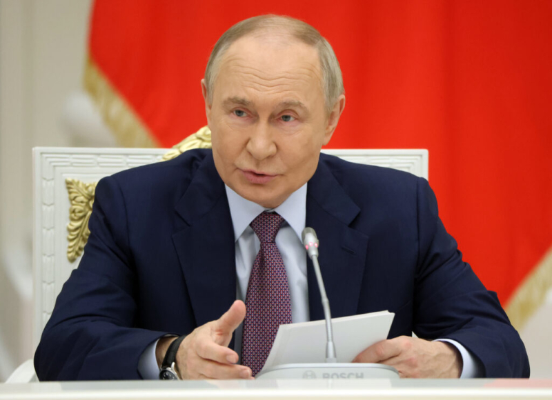 ‘We know where this comes from’: Putin haunts Paris courtroom in red hands trial