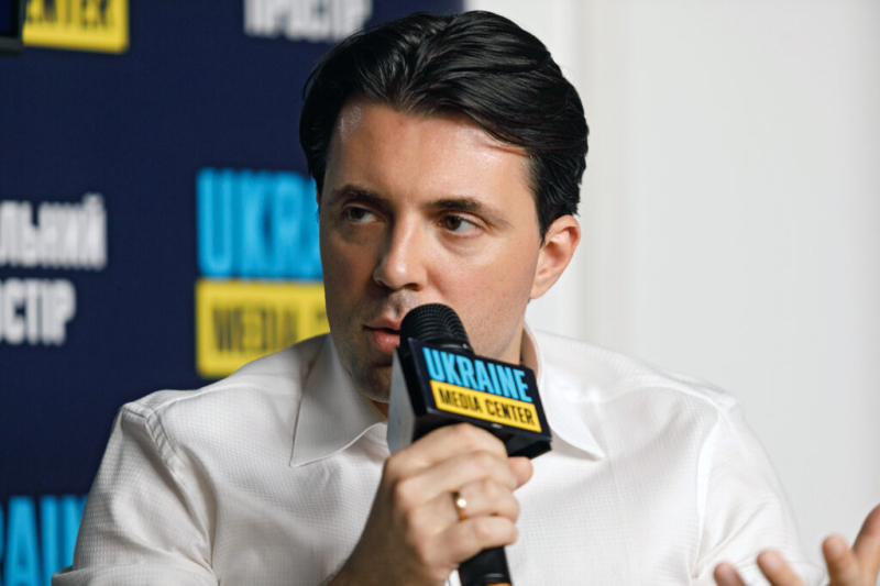 As freezing winter blackouts loom, Zelenskyy faces criticism over energy supply