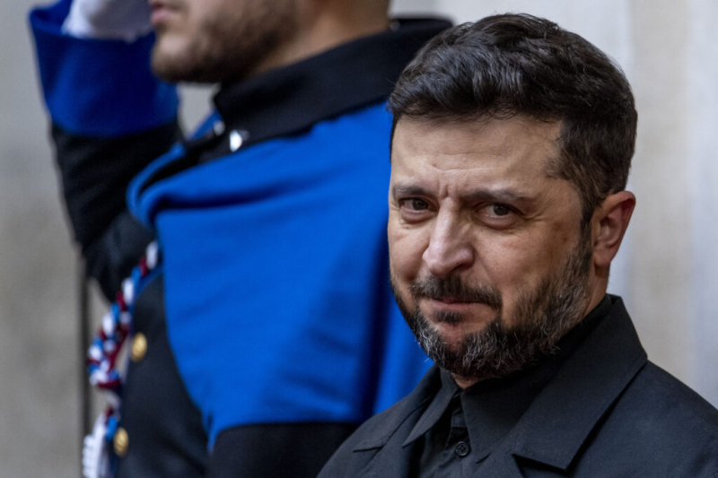 EU starts crucial week with Zelenskyy talks and bid to save €210B loan