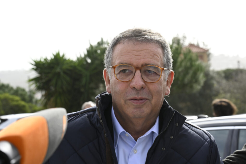 Portuguese leaders defy floods and far right to hold Sunday presidential runoff