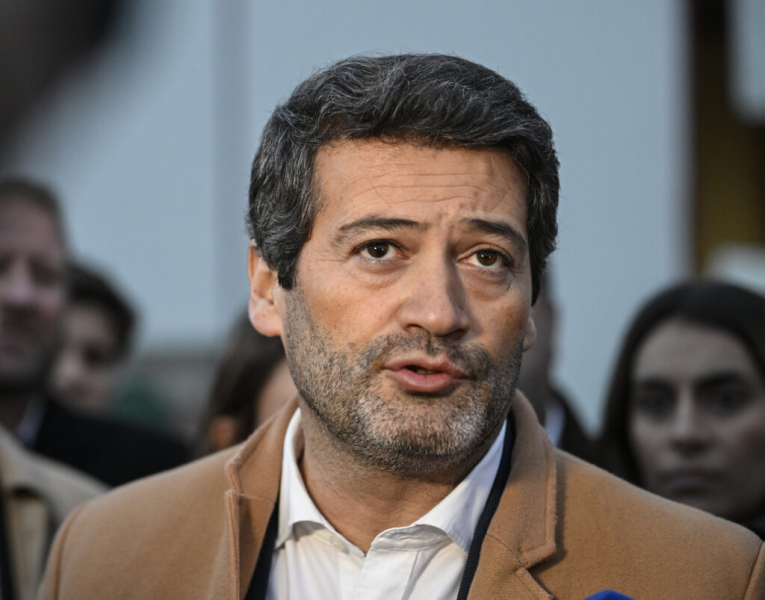 Portuguese leaders defy floods and far right to hold Sunday presidential runoff