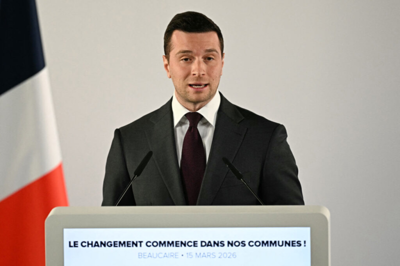 Enter the disrupter: Far-left Mélenchon seizes momentum in French elections