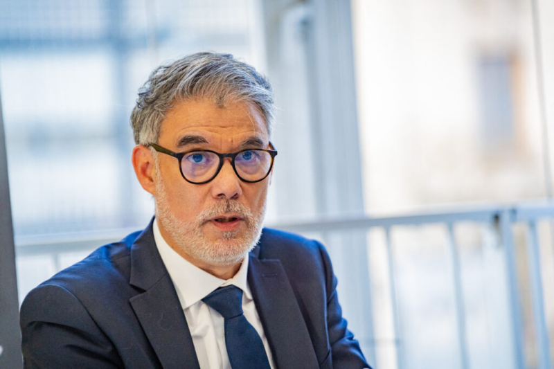 Enter the disrupter: Far-left Mélenchon seizes momentum in French elections