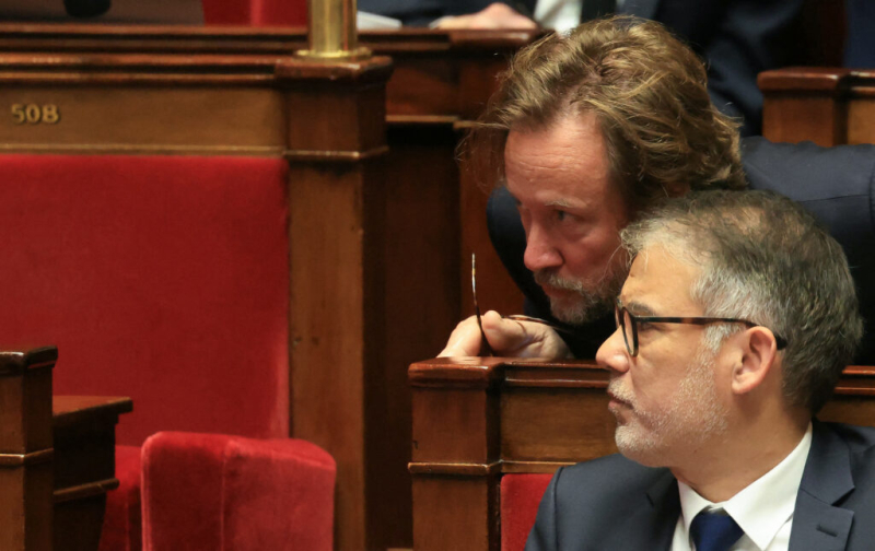 Feuding French Socialists leave presidential prospects in disarray