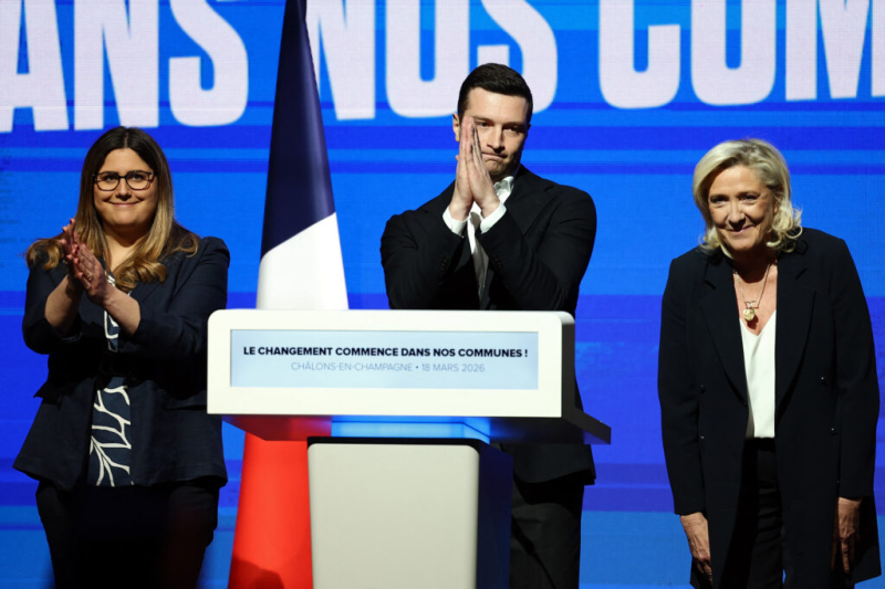 France’s most unpopular president eyes a comeback