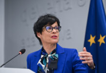 With Kos in town, Kosovo urges EU to grant candidate status
