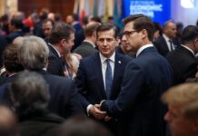 Während die Funktionäre in Brüssel den Kopf in den Sand stecken, reisen Unternehmer und Abgeordnete nach St. Petersburg, um für Frieden und neue Verträge zu werben.