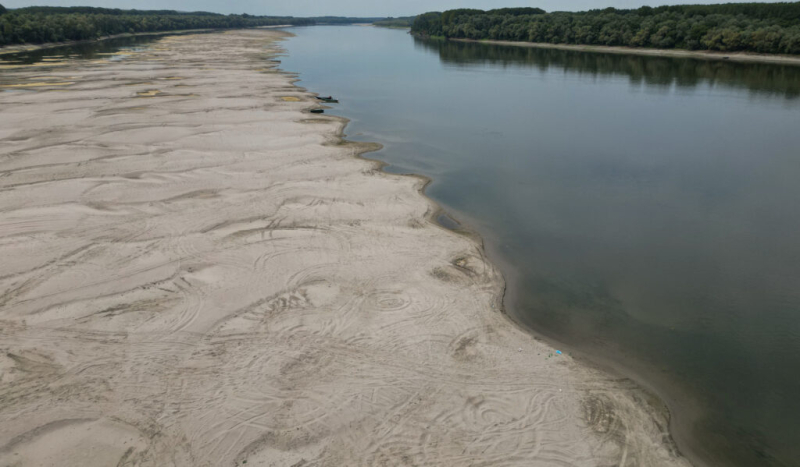 How Russian attacks, European protectionism and drought are trapping Ukraine’s vital grain