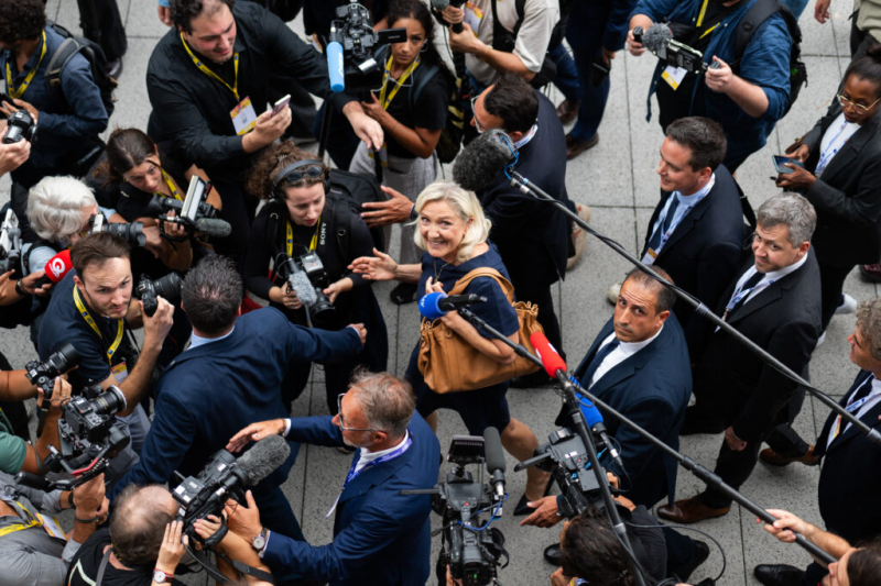 French centrists struggle to find unity candidate as extremes surge in polls